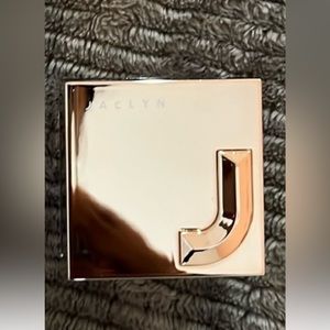 Jaclyn Hill highlighter